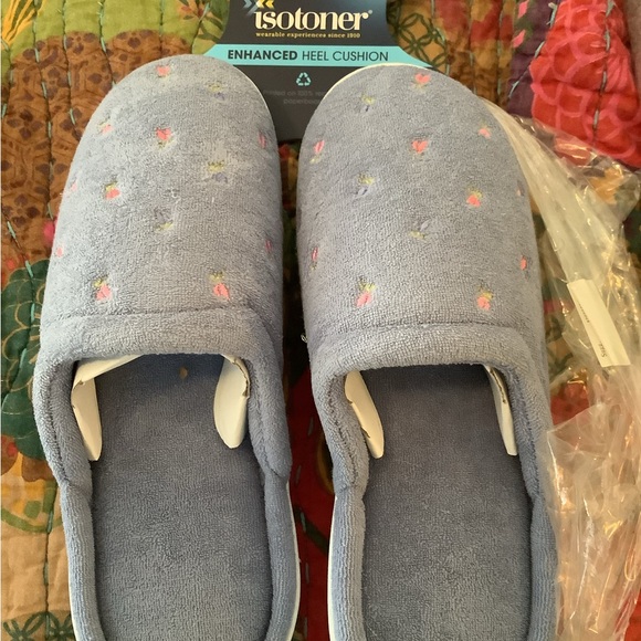 Isotoner Woman’s Slippers